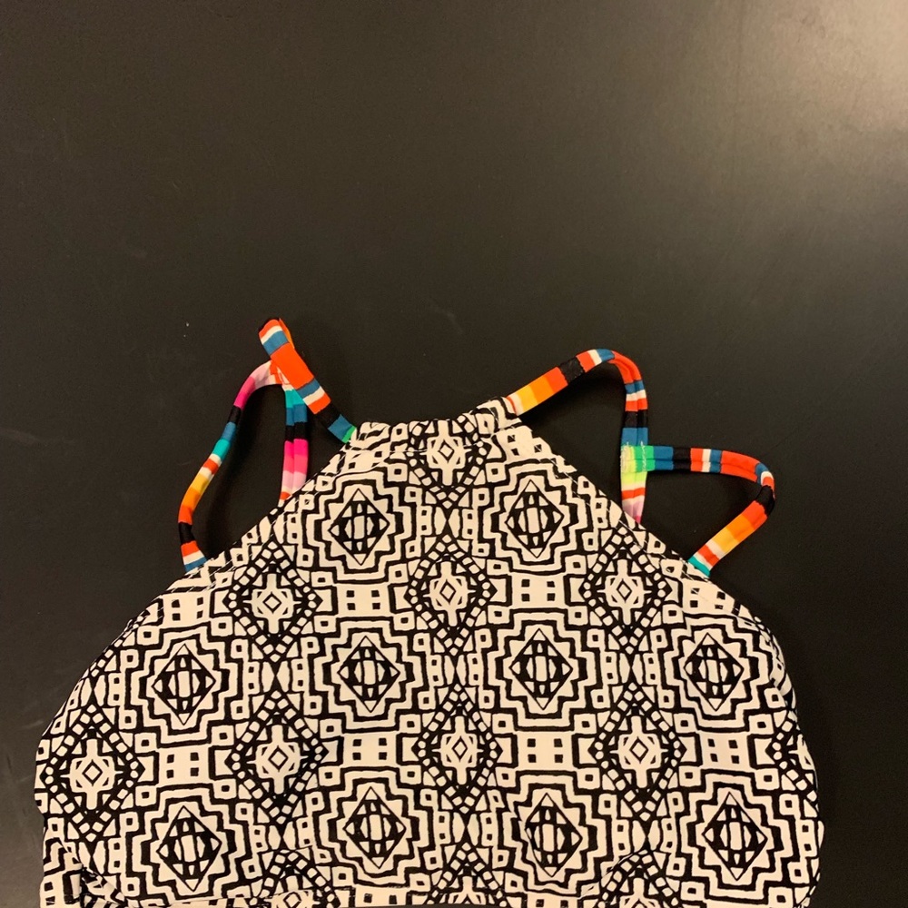 BIKINI TOP BLACK & WHITE PATTERN